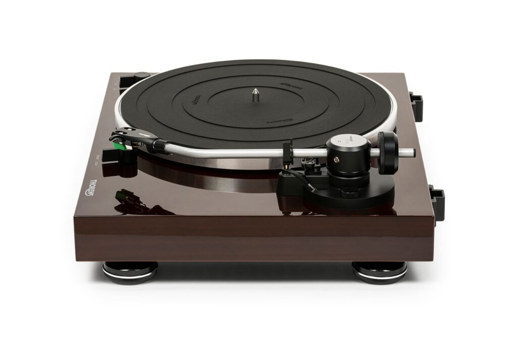 Проигрыватель винила Thorens TD 204 Walnut High Gloss