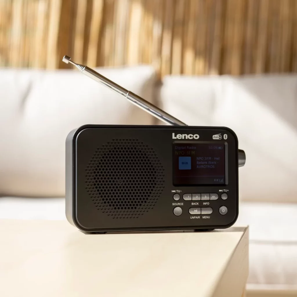 Портативное FM-радиo Lenco PDR-035BK