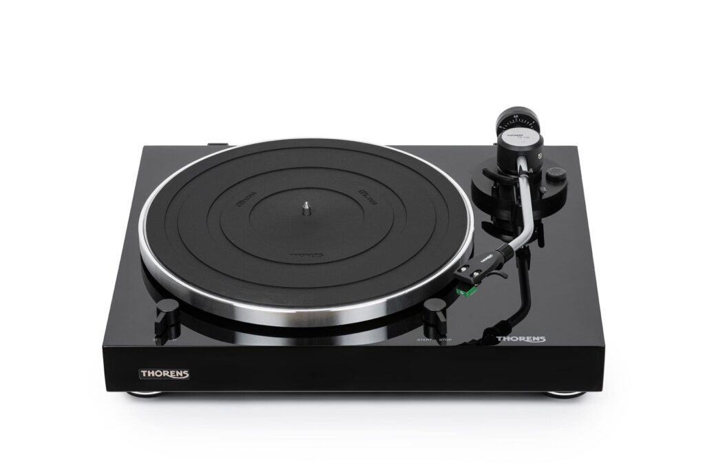 Проигрыватель винила Thorens TD 204 Black High Gloss