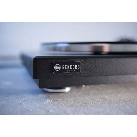 Проигрыватель винила REKKORD Audio F400 Satin Black (2M Red)