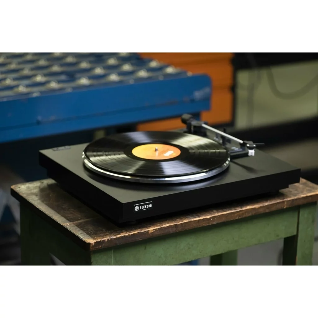 Проигрыватель винила REKKORD Audio F110 Black (AT3600L)