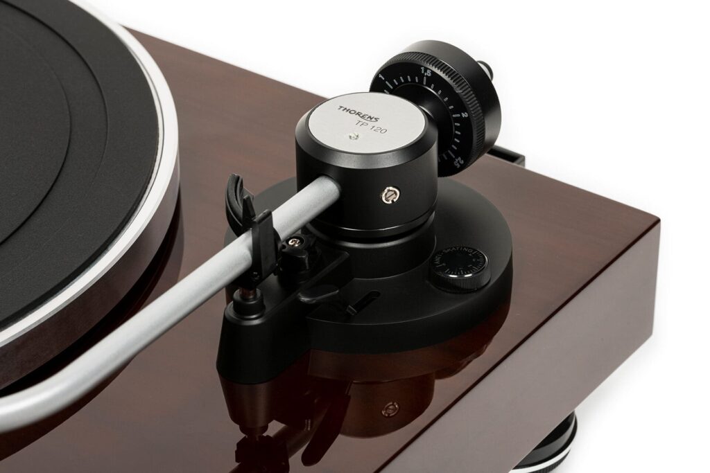 Проигрыватель винила Thorens TD 204 Walnut High Gloss