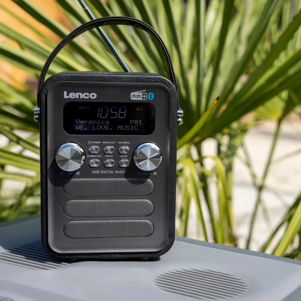 Портативное FM-радиo Lenco PDR-051BKSI