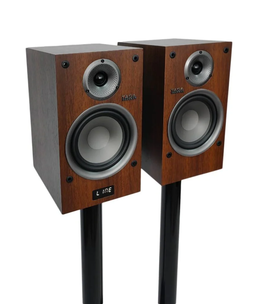 Активная акустическая система TAGA Harmony TAV-500B v.2 Walnut