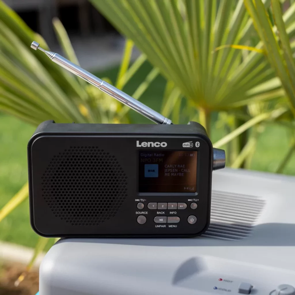 Портативное FM-радиo Lenco PDR-035BK