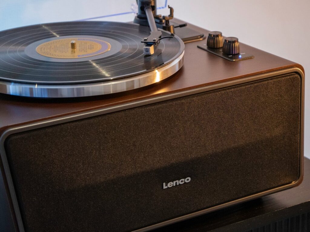 Виниловый проигрыватель Lenco LS-470WA
