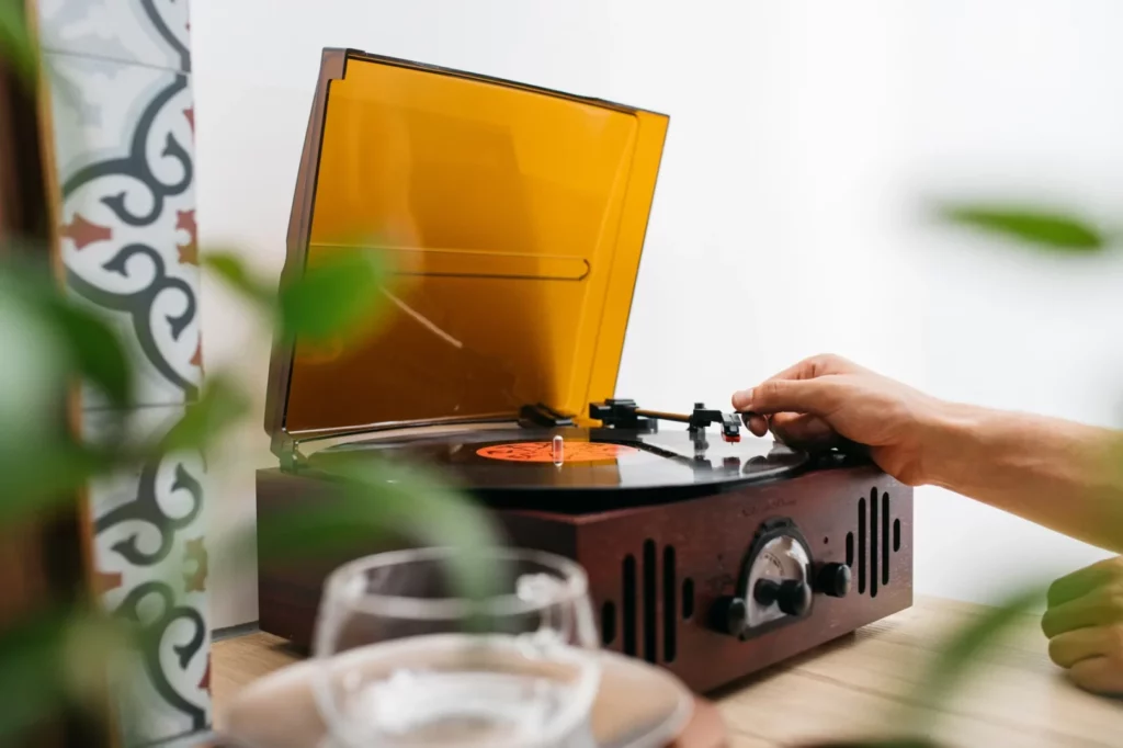 Виниловый проигрыватель Lenco Classic Phono TT-43WA