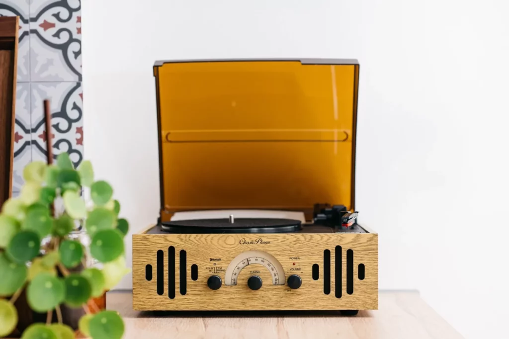 Виниловый проигрыватель Lenco Classic Phono TT-41OK