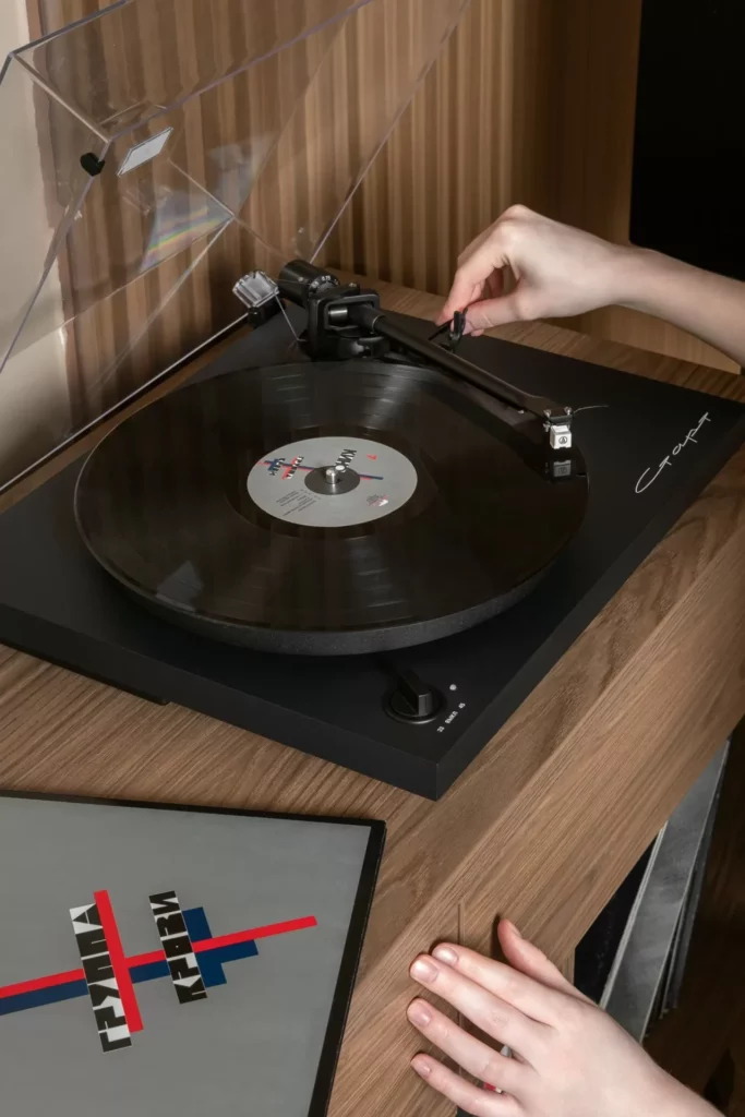 Проигрыватель винила Radiotehnika LP002D Black
