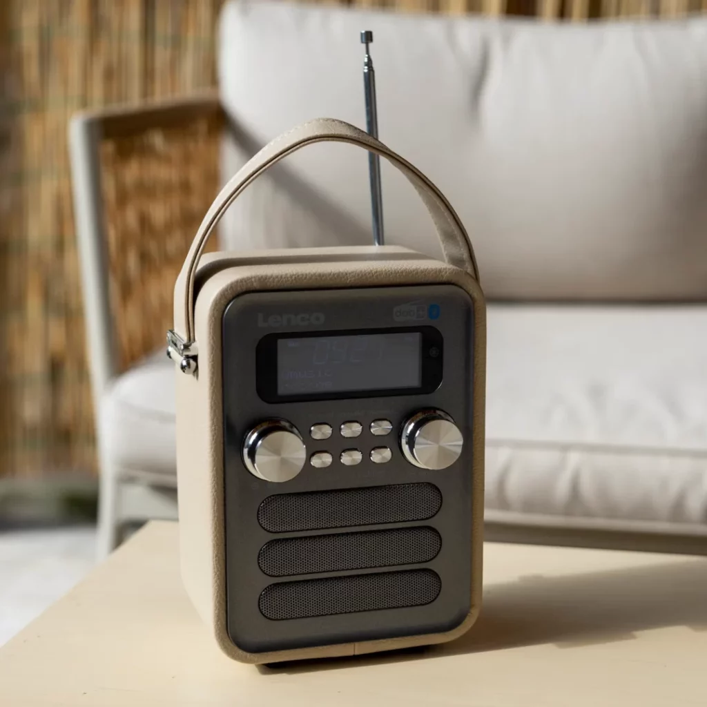Портативное FM-радиo Lenco PDR-051TPSI