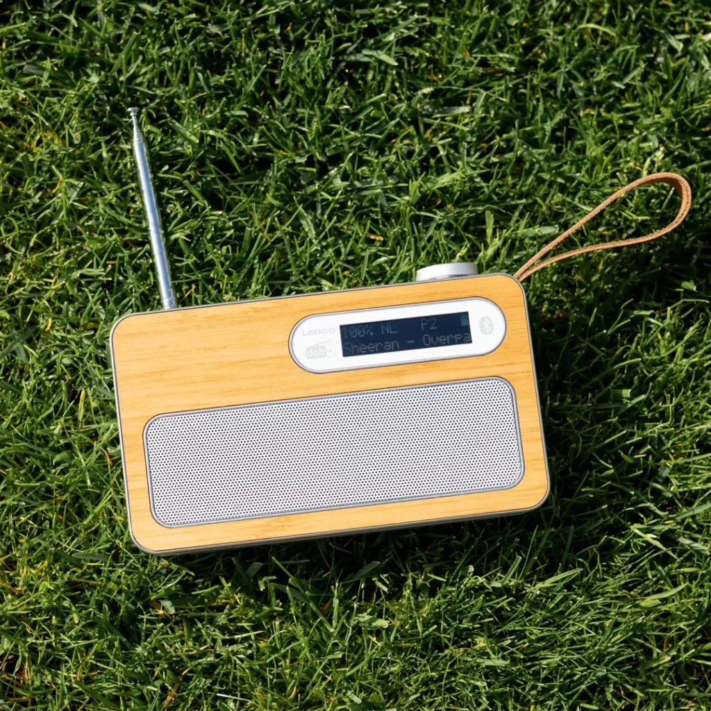 Портативное FM-радиo Lenco PDR-040BAMBOOWH