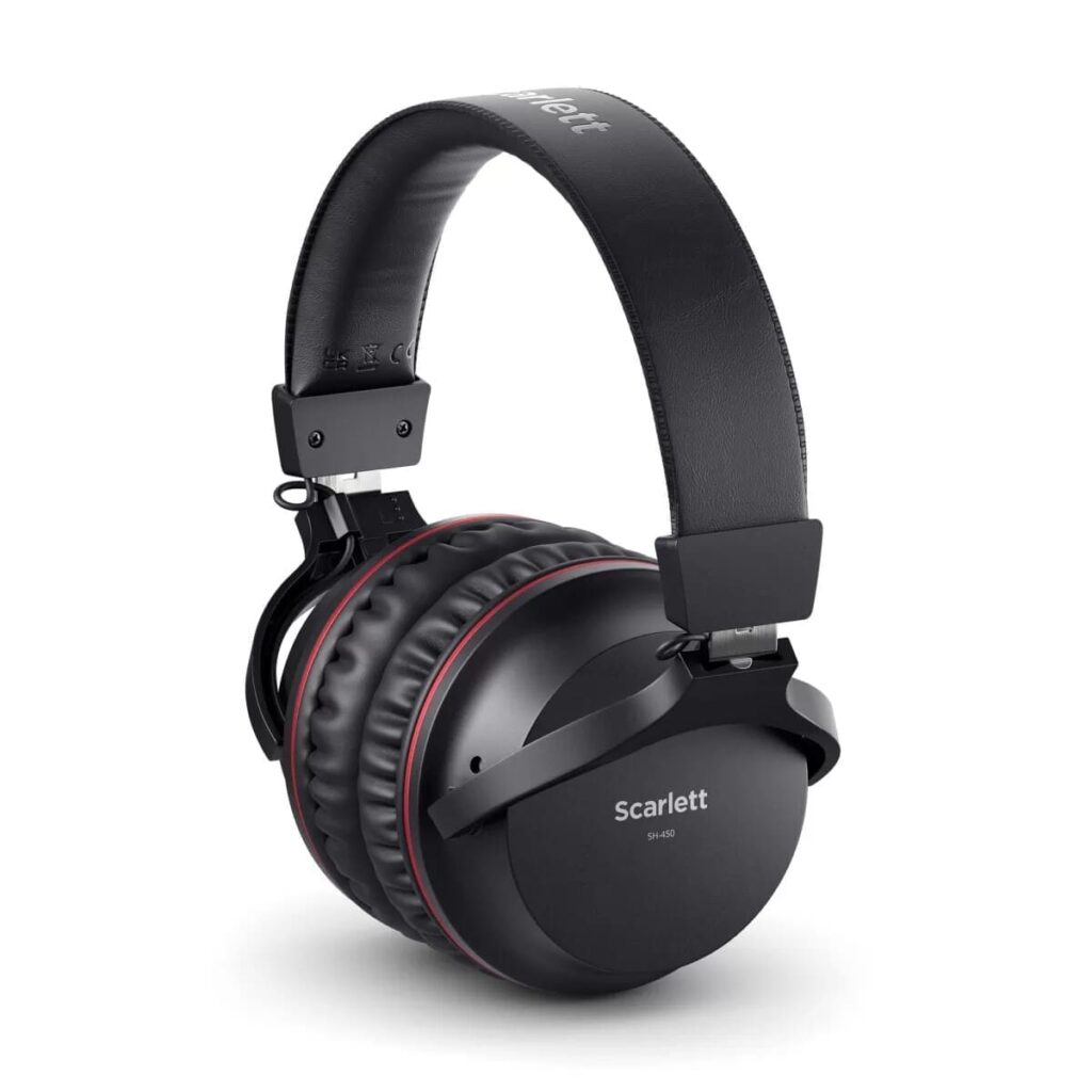 Студийный комплект FOCUSRITE Scarlett Solo Studio 4th Gen