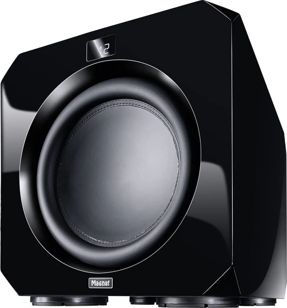 Активный сабвуфер Magnat Omega CS 12 black
