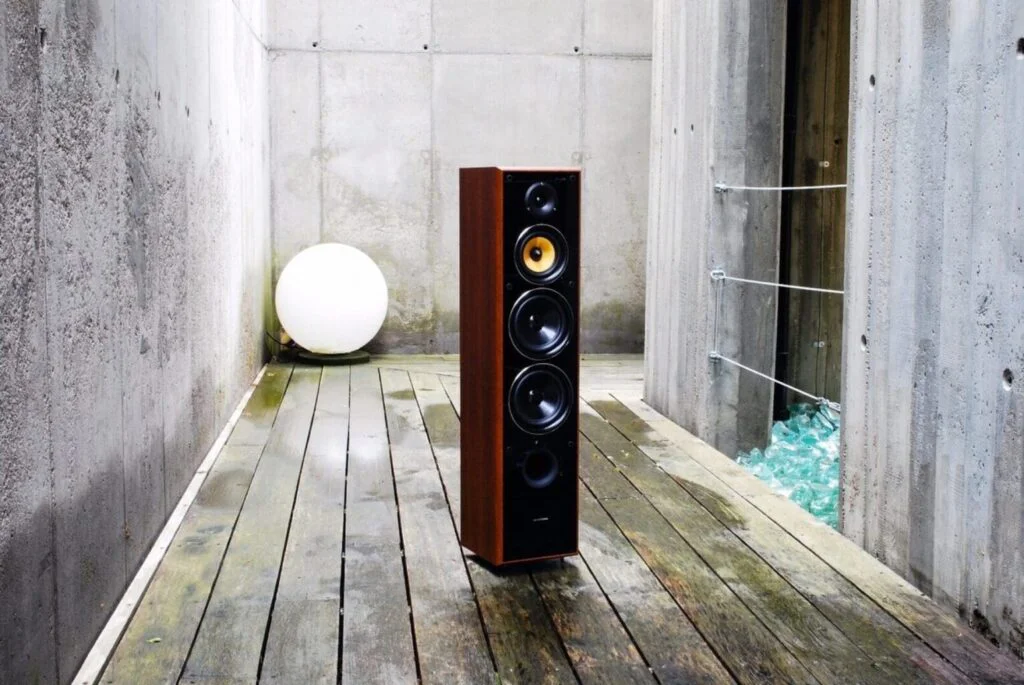 TAGA Harmony TAV-606F SE Walnut
