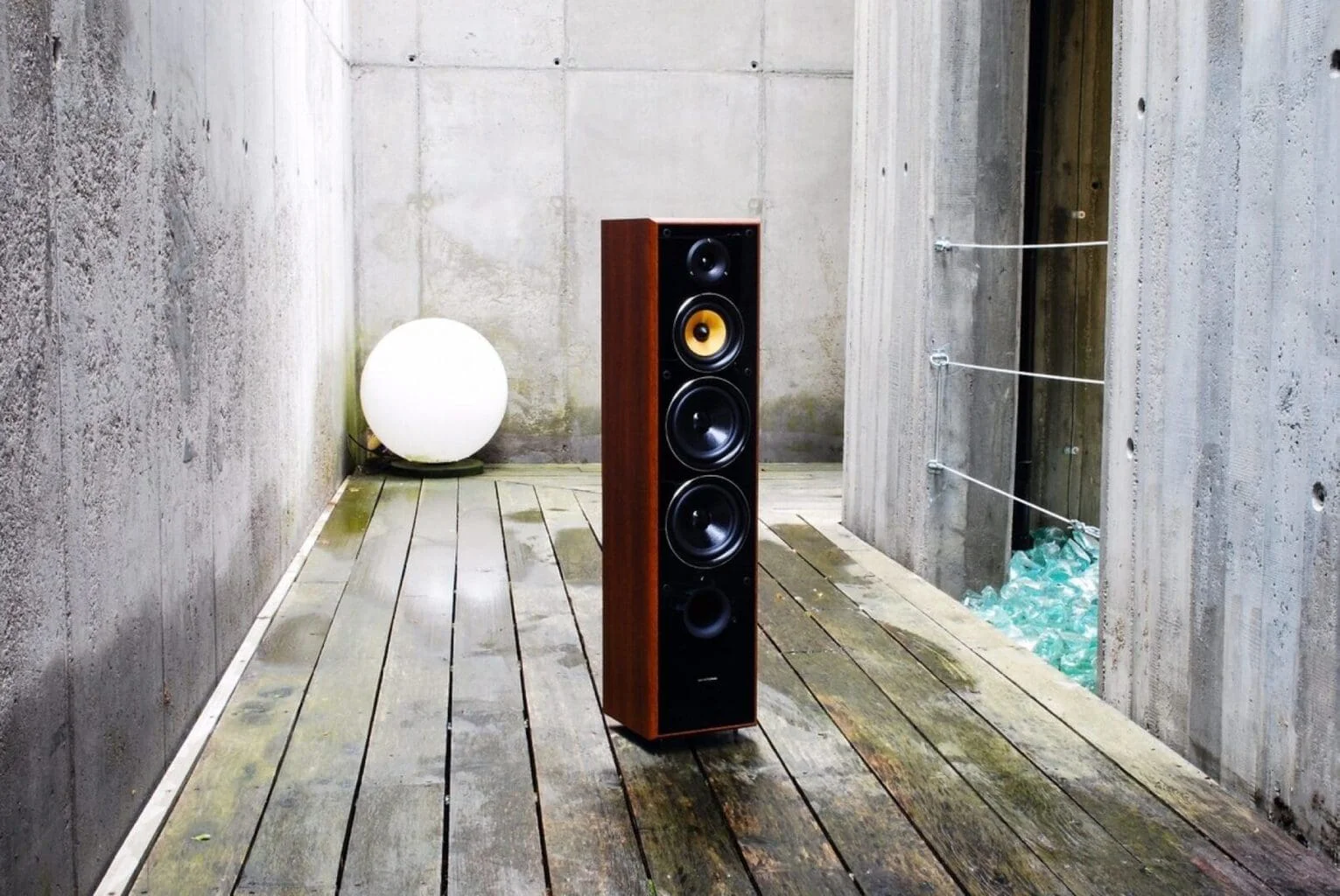 TAGA Harmony TAV-606F SE Walnut