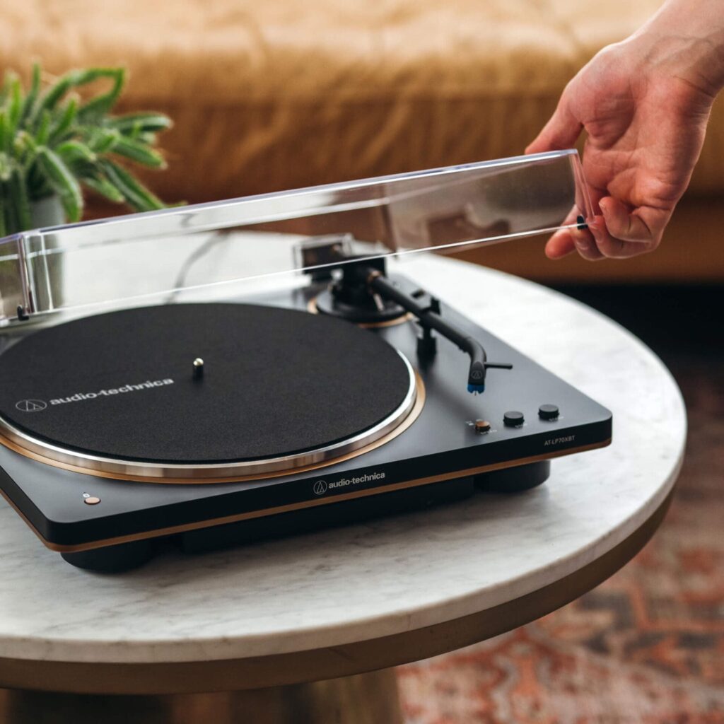 Виниловый проигрыватель Audio-Technica AT-LP70XBT-BZ