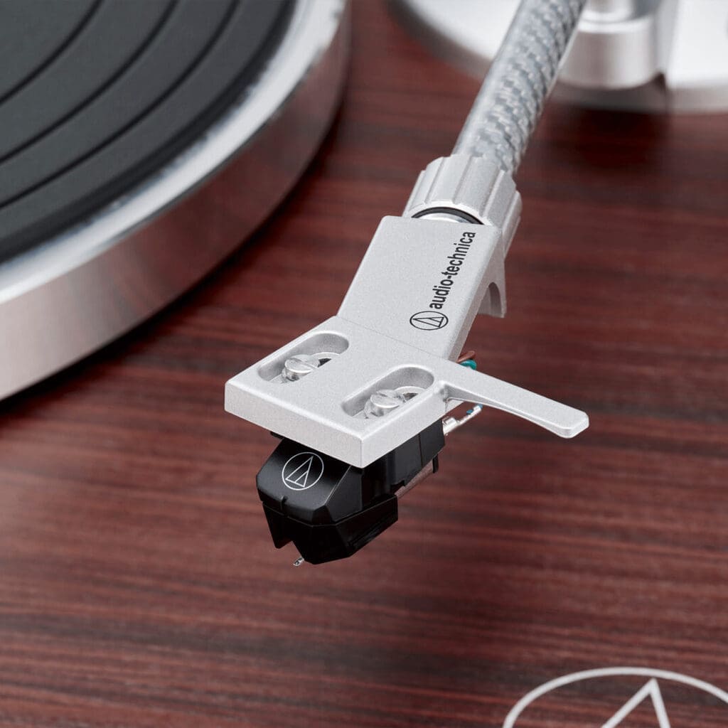 Проигрыватель винила Audio-Technica AT-LPW50BTRW