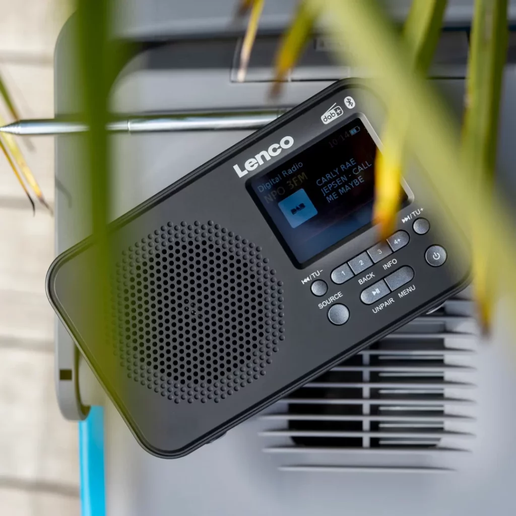 Портативное FM-радиo Lenco PDR-035BK
