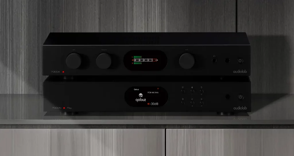 Интегрированный усилитель AudioLab 7000A Black