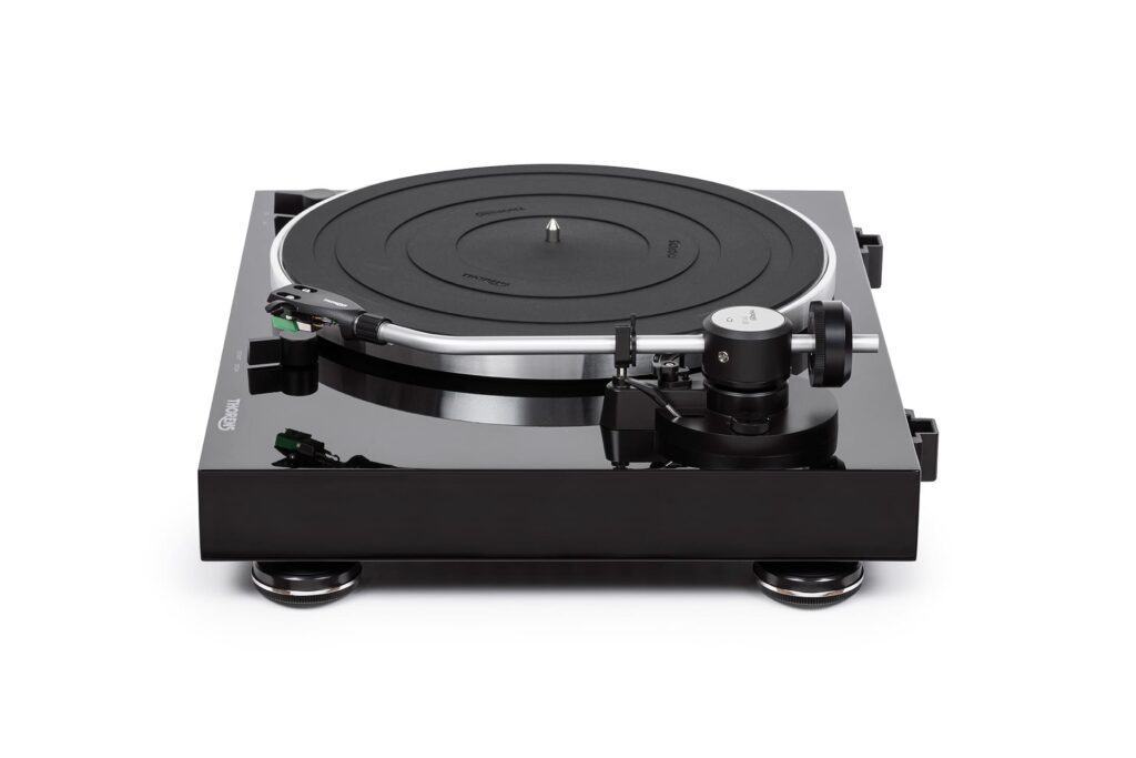 Проигрыватель винила Thorens TD 204 Black High Gloss