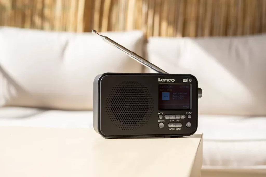 Портативное FM-радиo Lenco PDR-035BK