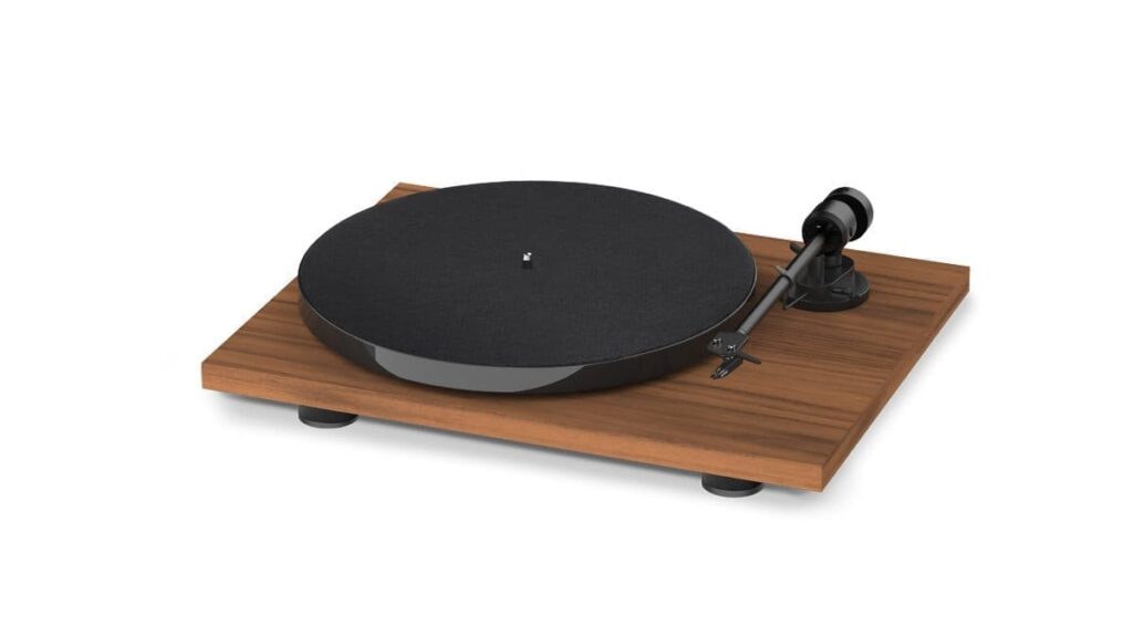 Виниловый проигрыватель Pro-Ject E1 BT High Gloss Black OM5e