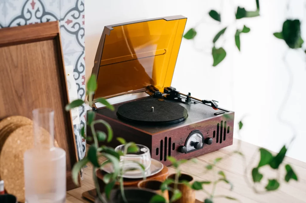 Виниловый проигрыватель Lenco Classic Phono TT-43WA