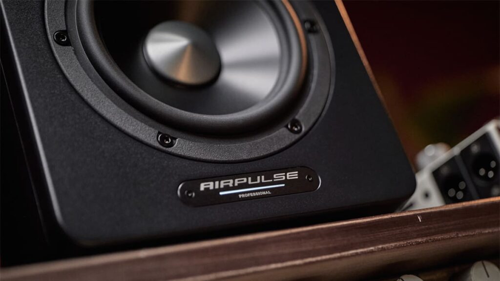 Студийный монитор AirPulse SM200