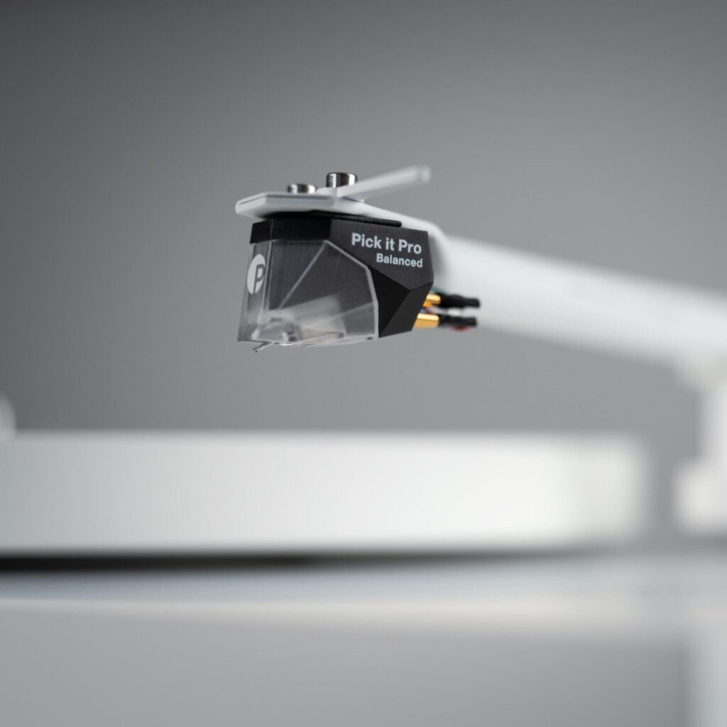 Проигрыватель винила Pro-Ject Debut PRO B (Pick it PRO B) Black
