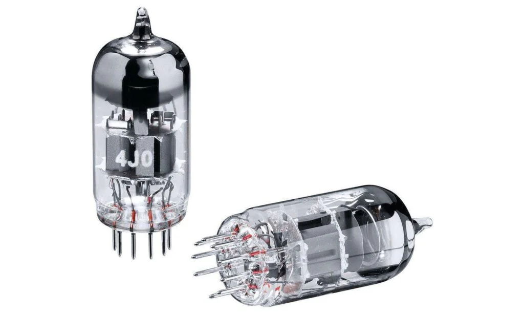 Интегральный усилитель Magnat MA 900 Black
