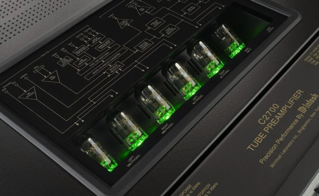 Ламповый предусилитель McIntosh C2700
