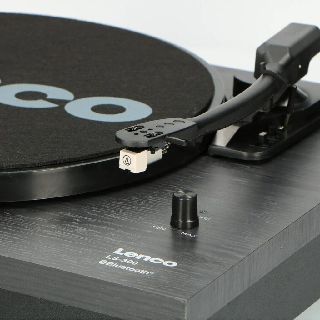 Виниловый проигрыватель Lenco LS-300BK