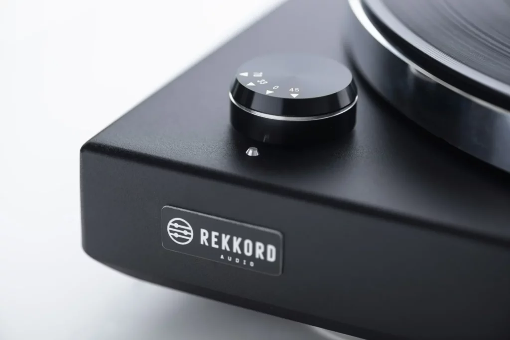 Проигрыватель винила REKKORD Audio M600 (MC Quintet Red)