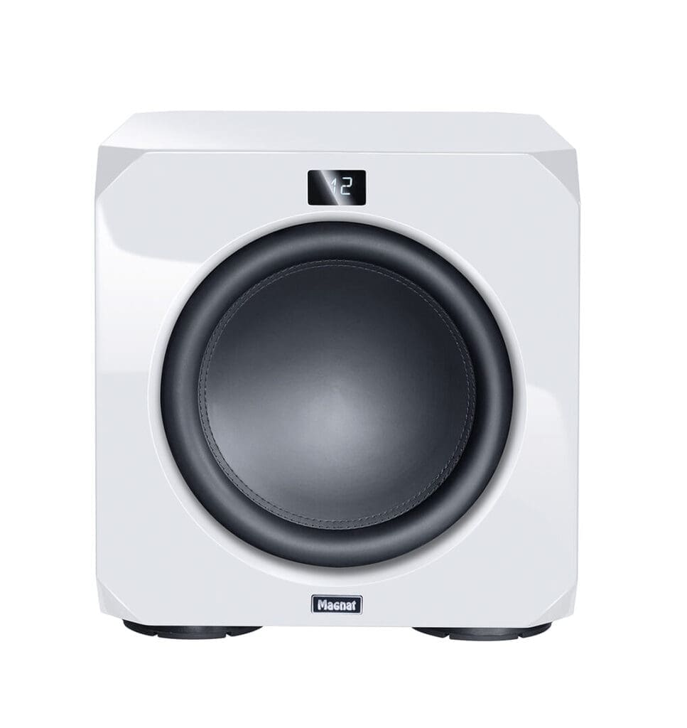Активный сабвуфер Magnat Omega CS 12 white