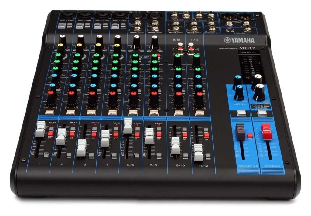 Микшерный пульт Yamaha MG12