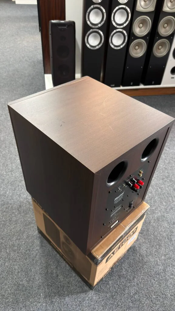 Сабвуфер Magnat Tempus SUB 300 A Mocca (витринный вариант)