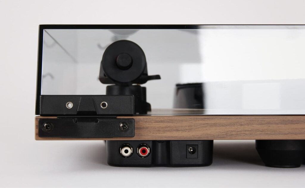 Проигрыватель винила Rega Planar 1 Plus Walnut