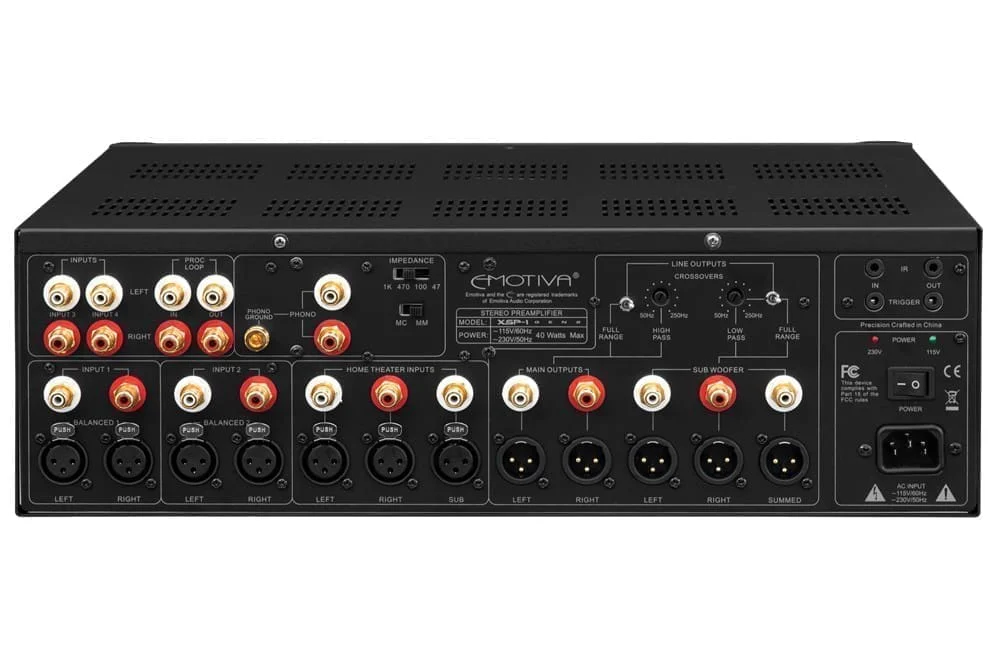 Предварительный усилитель Emotiva XSP-1