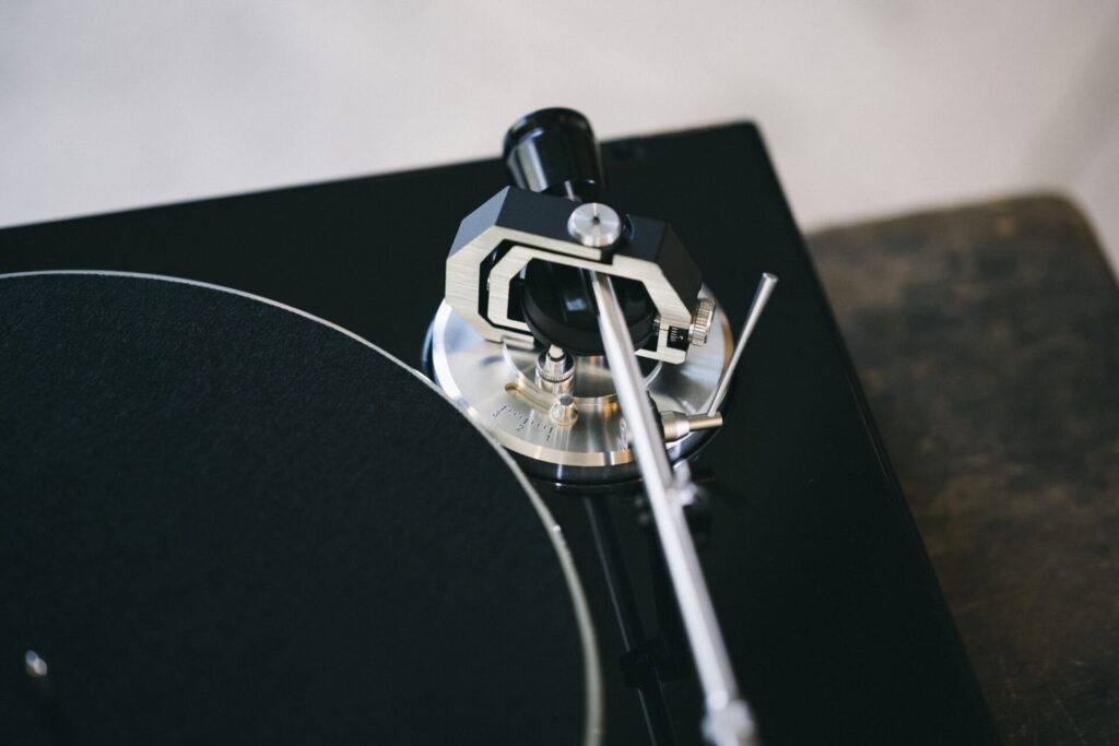 Проигрыватель винила REKKORD Audio M600 (MC Quintet Red)