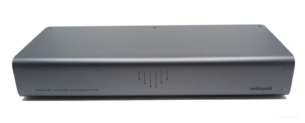 Сетевой фильтр AudioQuest Niagara 1200