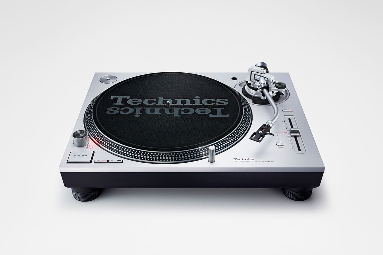 Виниловый проигрыватель Technics SL-1200 MK7