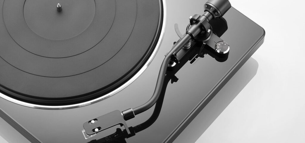 Виниловый проигрыватель Denon DP-400 Black