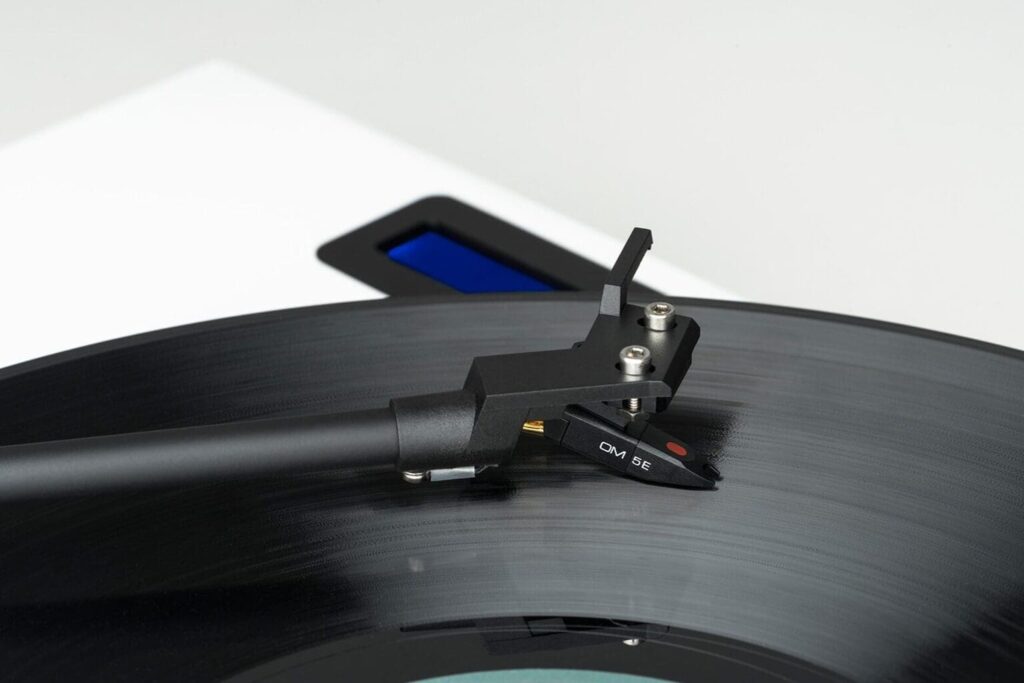Виниловый проигрыватель Pro-Ject Juke Box E