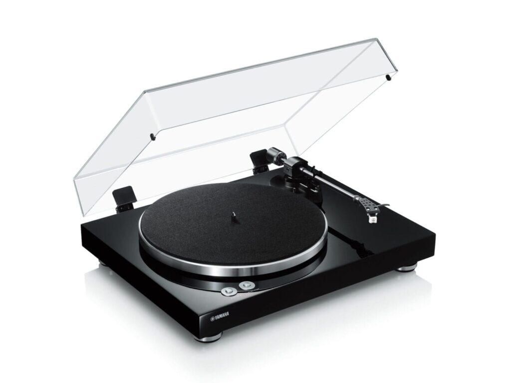 Виниловый проигрыватель YAMAHA TT-S303