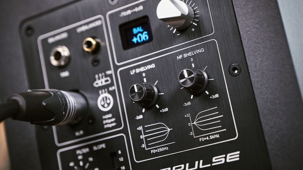 Студийный монитор AirPulse SM200