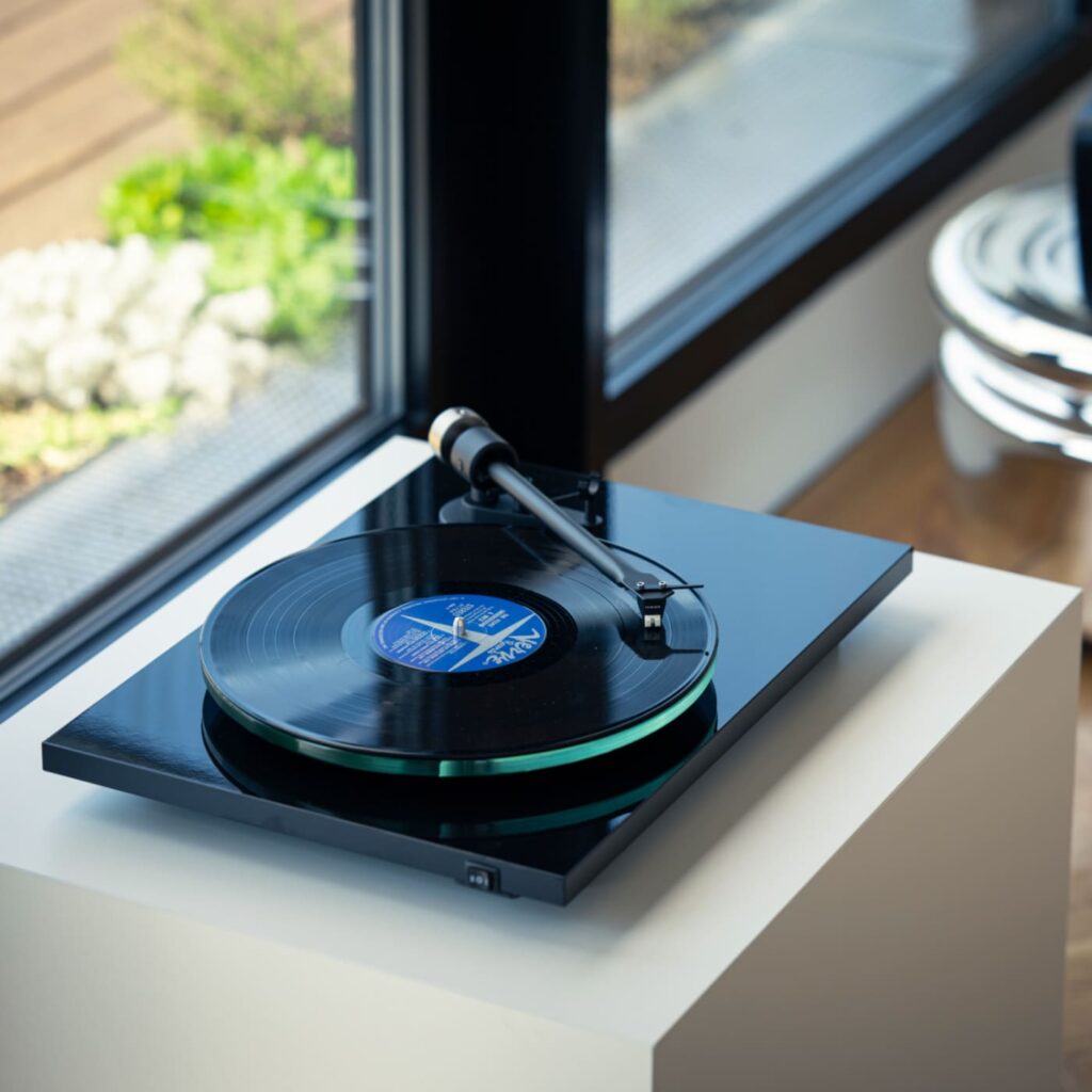Pro-Ject T2 SUPER PHONO (Rainier), High Gloss Black
