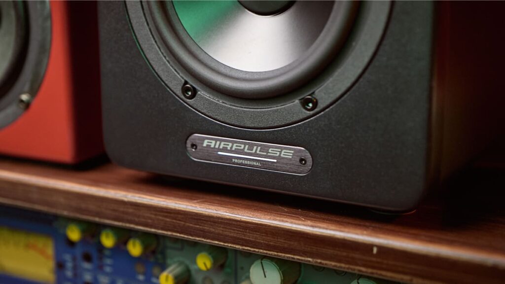 Студийный монитор AirPulse SM200