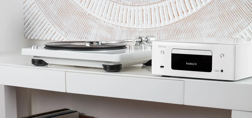 Виниловый проигрыватель Denon DP-400 White