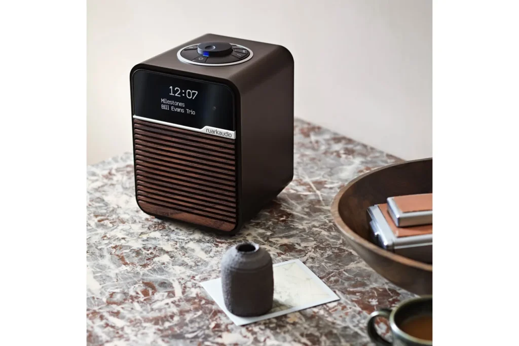 Радиоприемник Ruark Audio R1 Mk4 Deluxe Bluetooth Radio Espresso lacquers