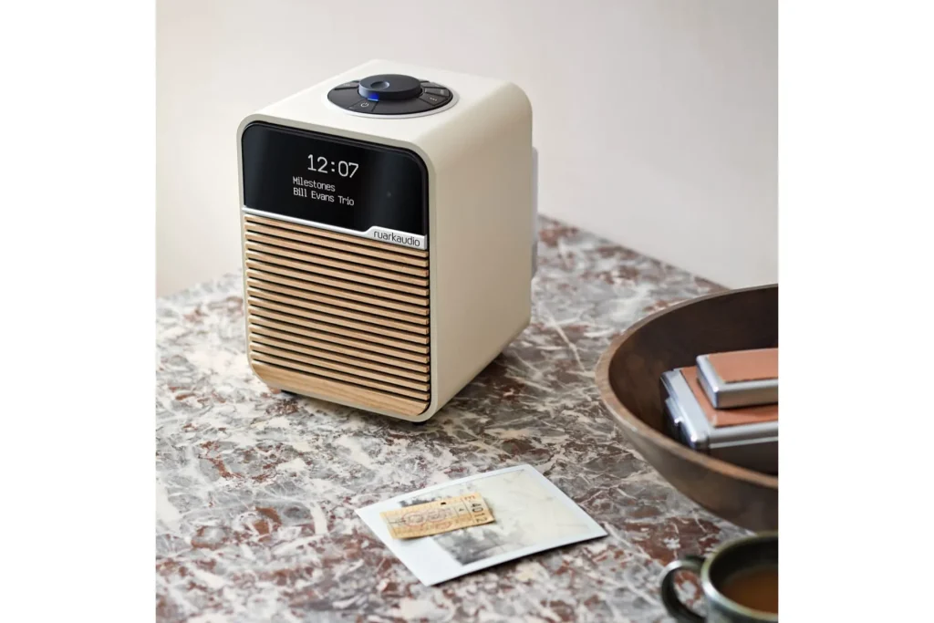 Радиоприемник Ruark Audio R1 Mk4 Deluxe Bluetooth Radio Light Cream